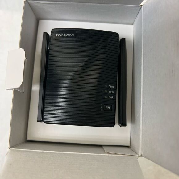 Rock Space AC1200 Dual Band WiFi Repeater with Access Ethernet Port - Black - Picture 2 of 7